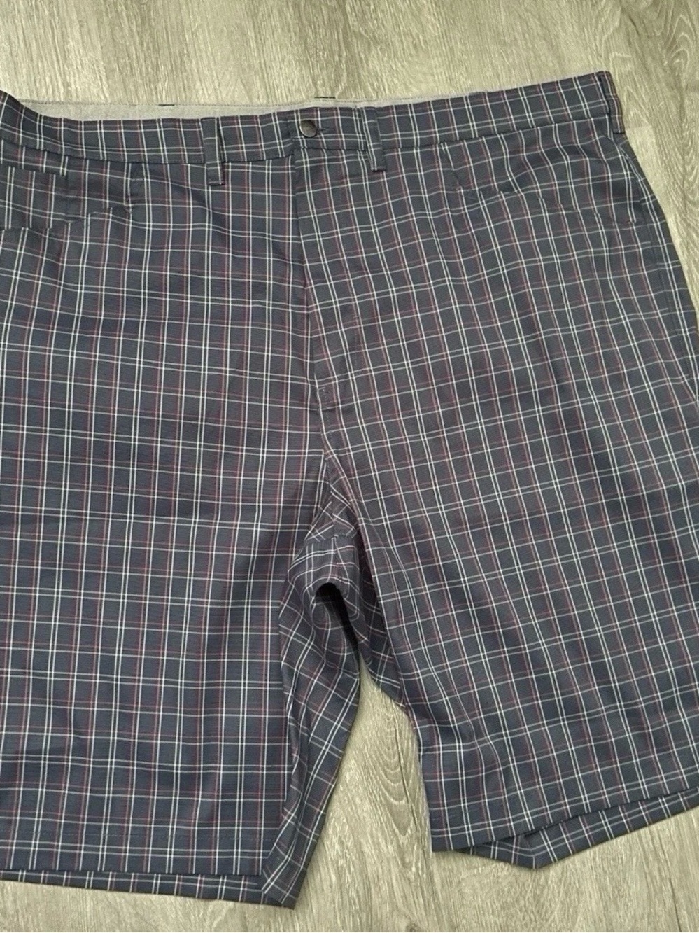 Men’s Callaway Plaid Golf Shorts Size 42B